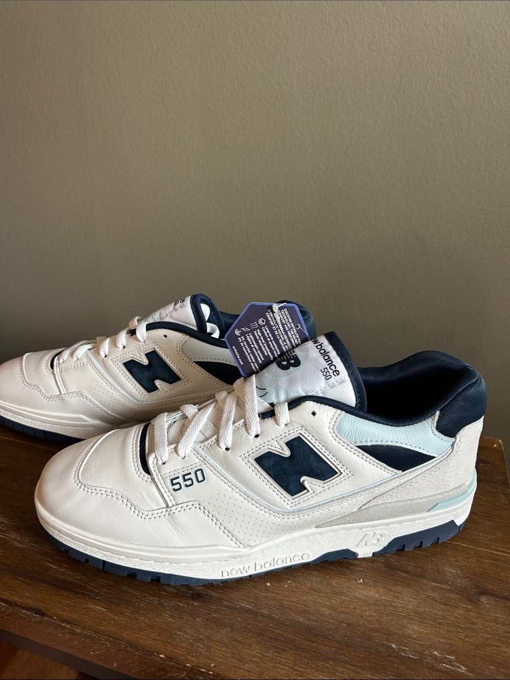 Men’s New Balance 550 Sneakers in White and Navy- NWT - Picture 3 of 11